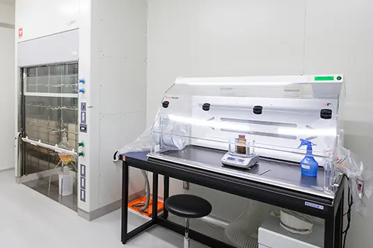 Contract synthesis and purification of highly active pharmacological substances