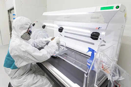 Contract synthesis and purification of highly active pharmacological substances