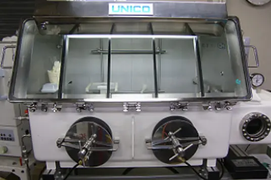 Low-oxygen/low-moisture synthesis equipment
